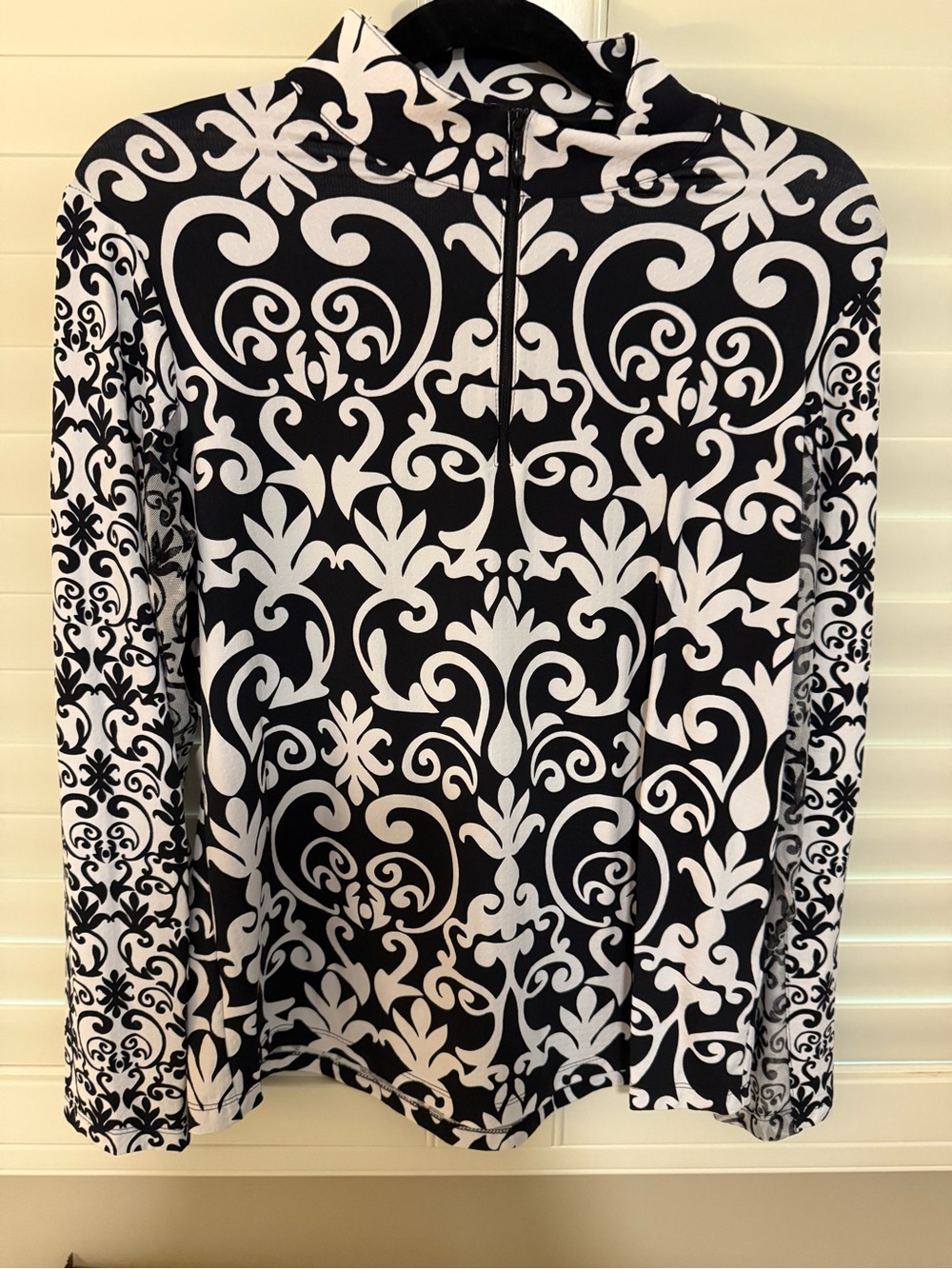 IBKUL Black and White Printed Active Top